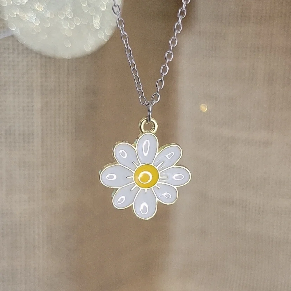 🔥LAST ONE🔥 DAISY CHARM NECKLACE
